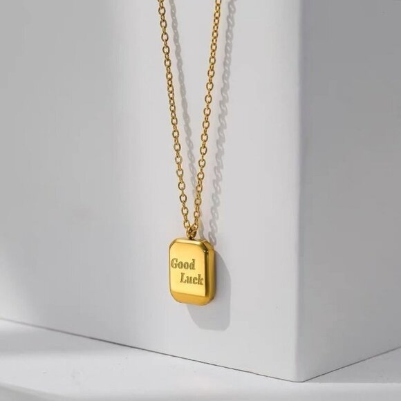 Jewelry - Gold good luck necklace